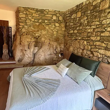 Pedra Oliveira - En Pierre - Piscine Et Massage - Coimbra Bed & Breakfast 3*